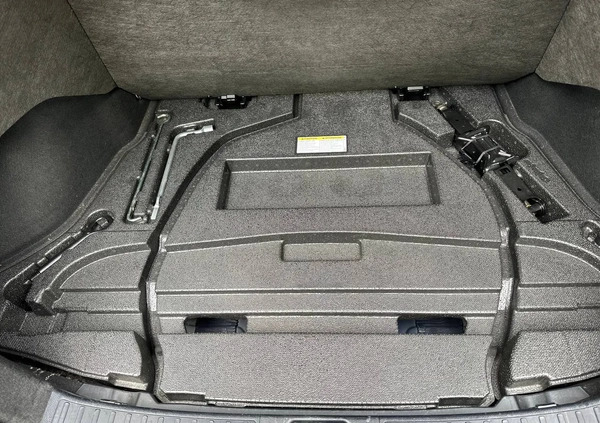 Toyota Prius cena 78000 przebieg: 106184, rok produkcji 2018 z Warszawa małe 277